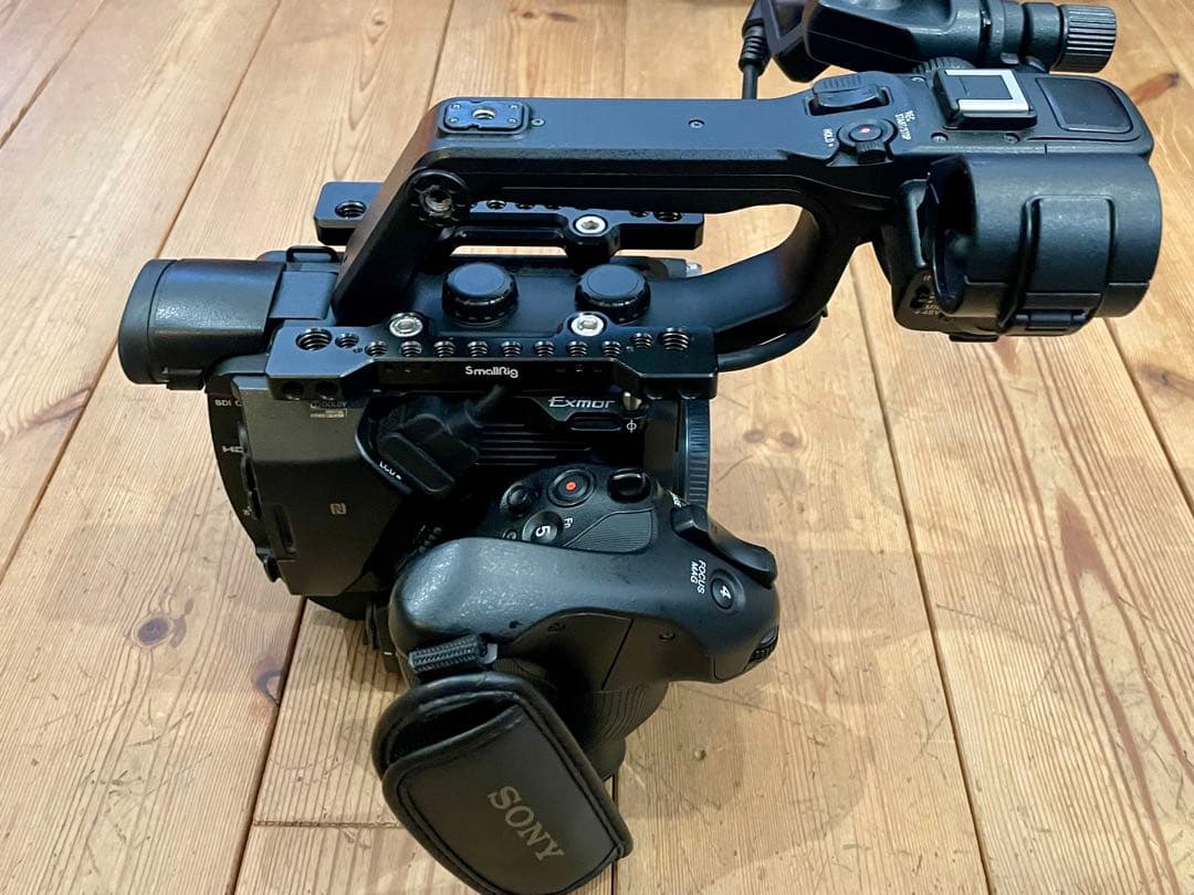 お得❗️SONY 4K PXW-FS5業務用ビデオカメラ本体