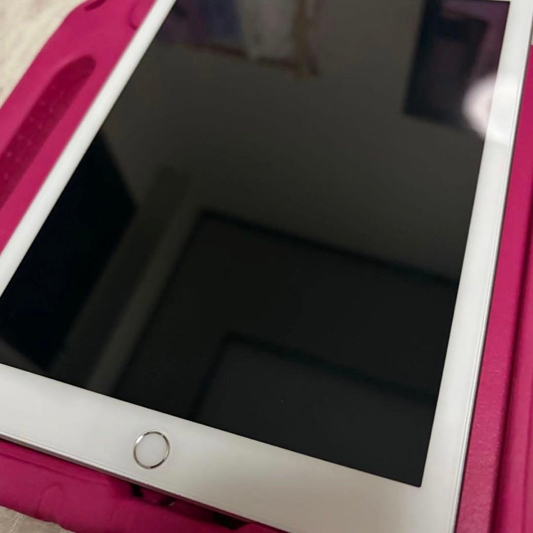 Apple iPad (第６世代) 32GB シルバー ケース付き