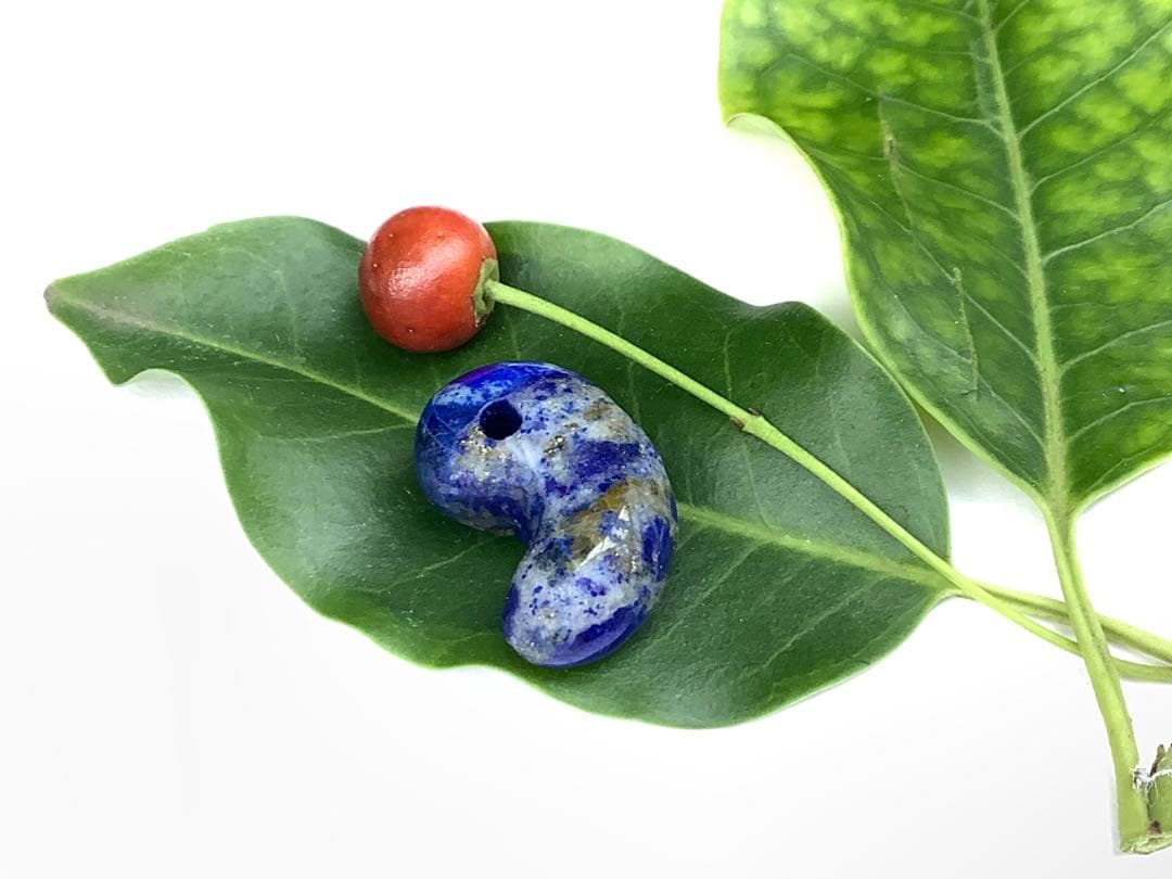 ✳希少お宝勾玉‼️ ラピスラズリ　黄鉄鉱ピカピカ　色彩良好　本物ソーティング付‼️