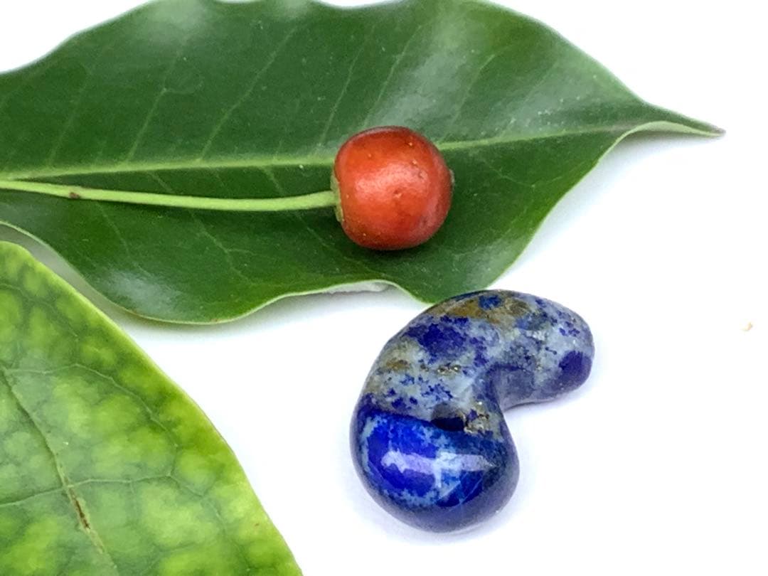 ✳希少お宝勾玉‼️ ラピスラズリ　黄鉄鉱ピカピカ　色彩良好　本物ソーティング付‼️