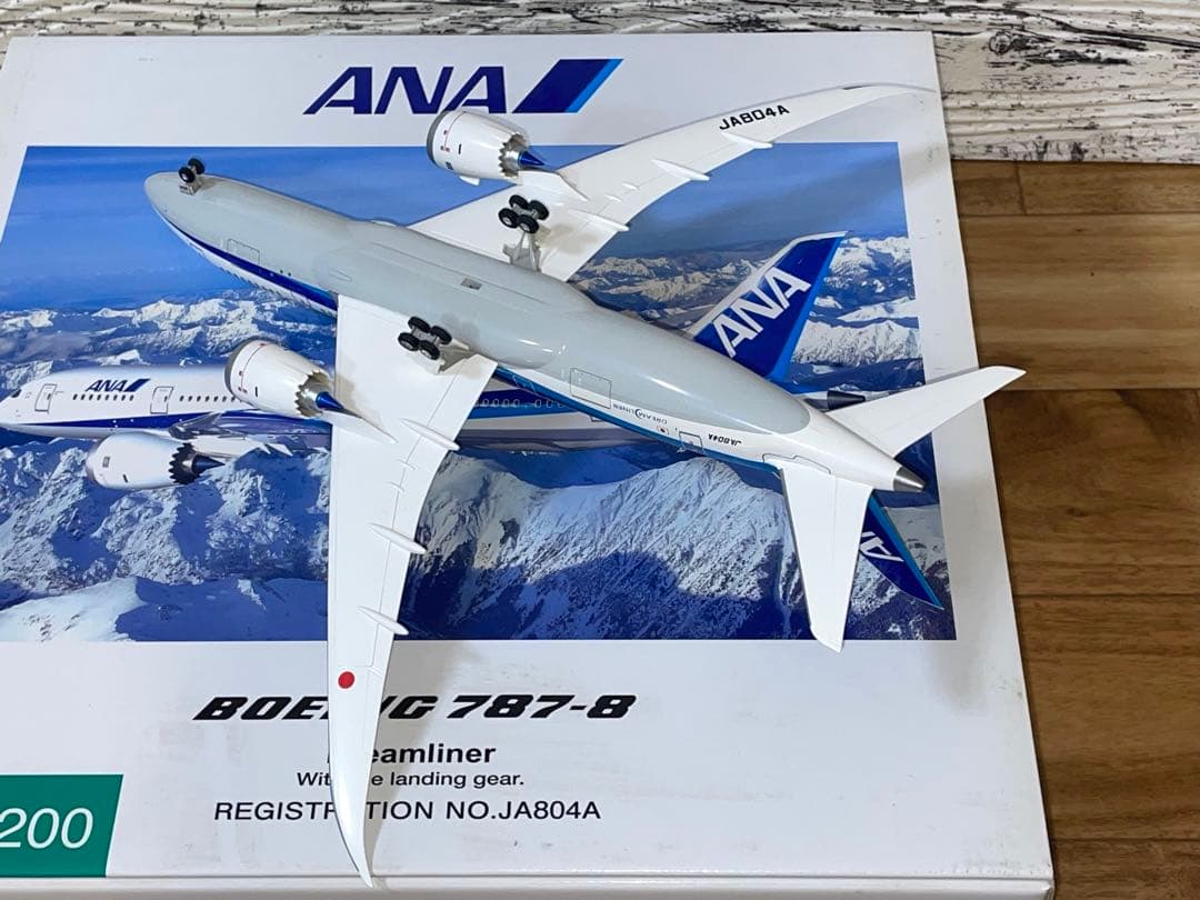 全日空商事 1/200 ANA ボーイング B787-8 JA804A 台座付き