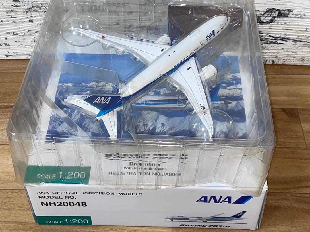 全日空商事 1/200 ANA ボーイング B787-8 JA804A 台座付き