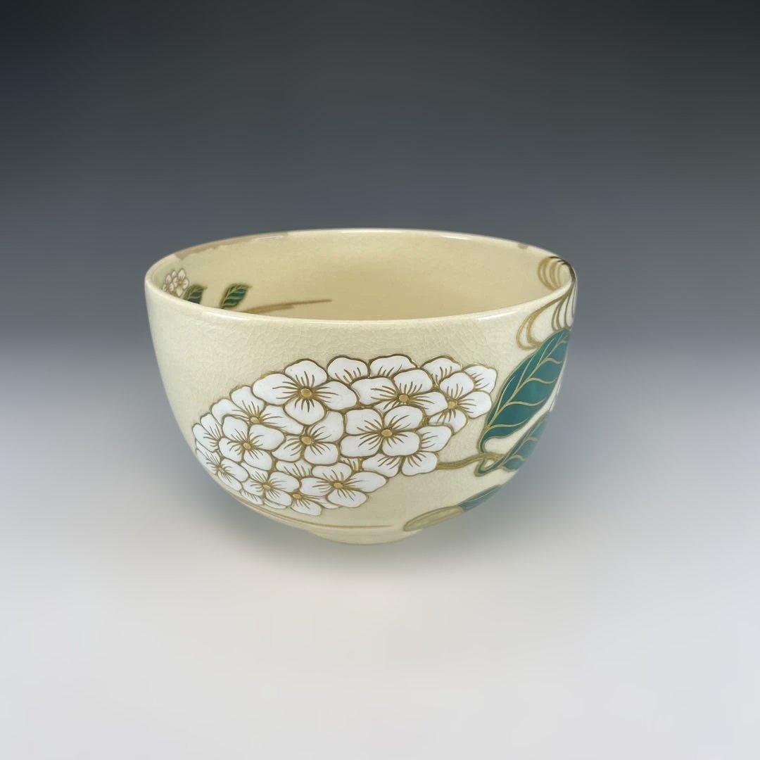 【茶道具】清閑寺窯　杉田祥平造　色絵紫陽花画茶碗（共箱）★直し有★