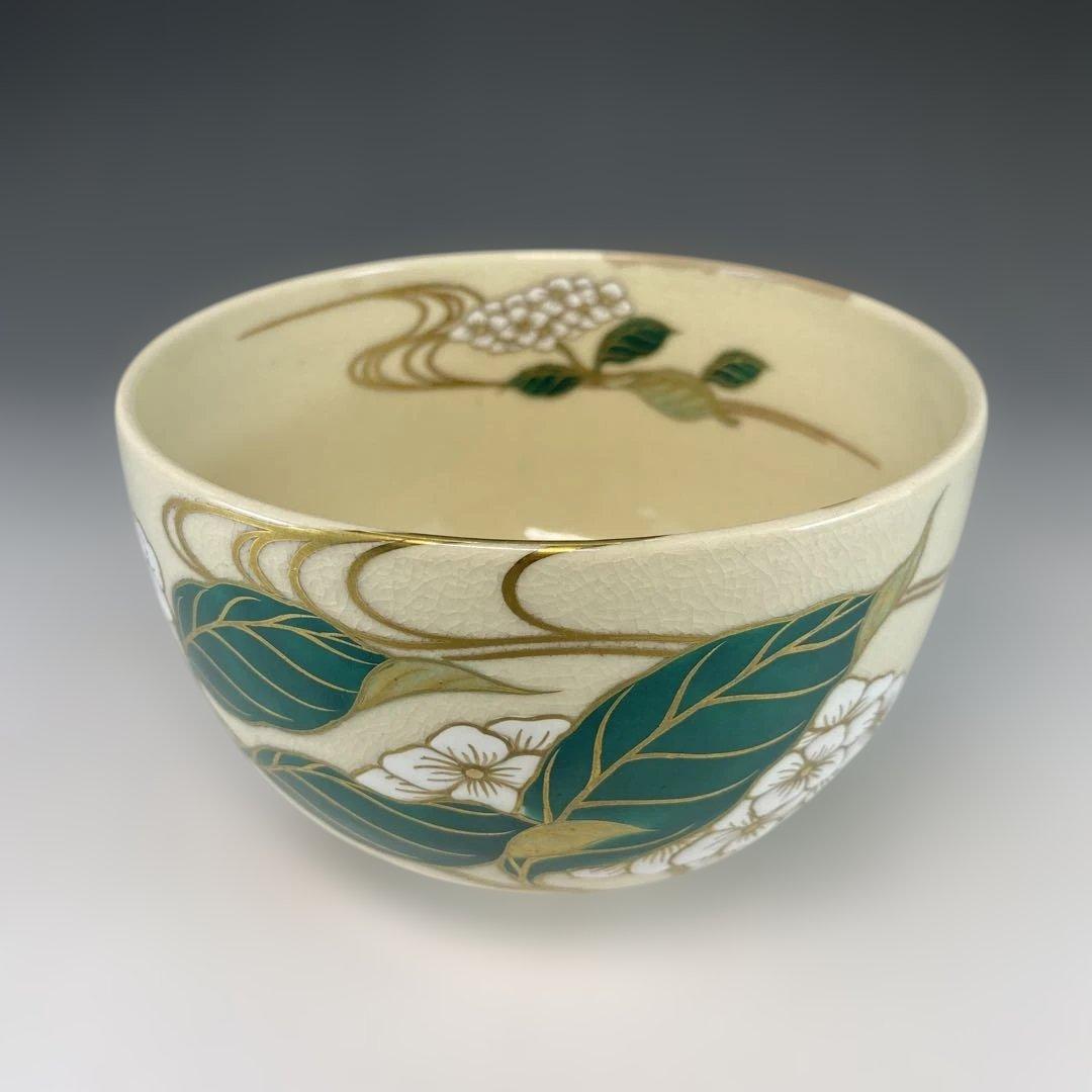 【茶道具】清閑寺窯　杉田祥平造　色絵紫陽花画茶碗（共箱）★直し有★