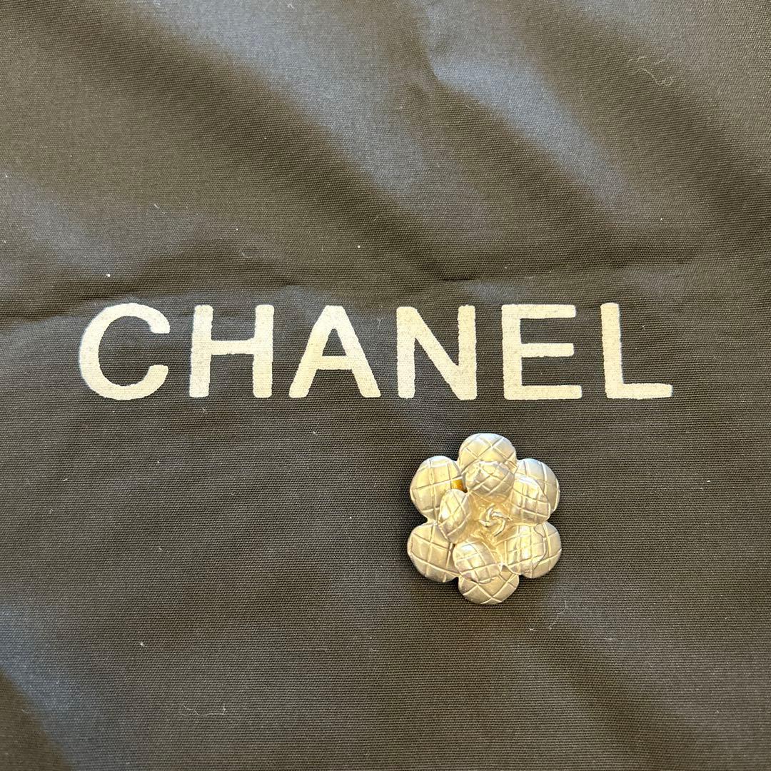 シャネル　正規品　ブローチ　カメリア