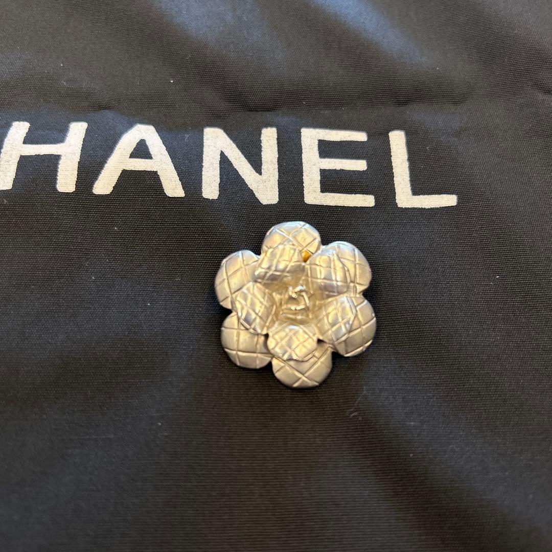 シャネル　正規品　ブローチ　カメリア