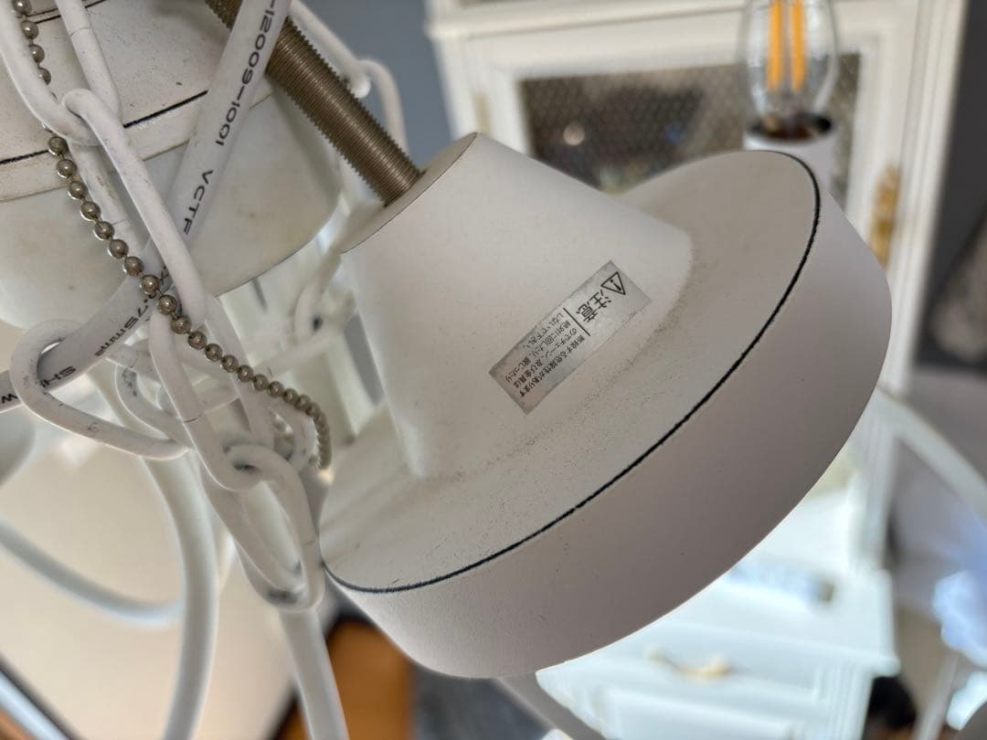 吊下シャンデリア 照明　シャビーシック　アンティーク風ヴィンテージ風白　ホワイト