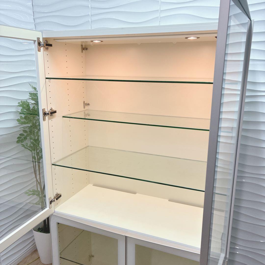 ◇大阪府 神戸市 配達料無料！arflex◇キャビネット◇ 照明付き◇ガラス扉◇