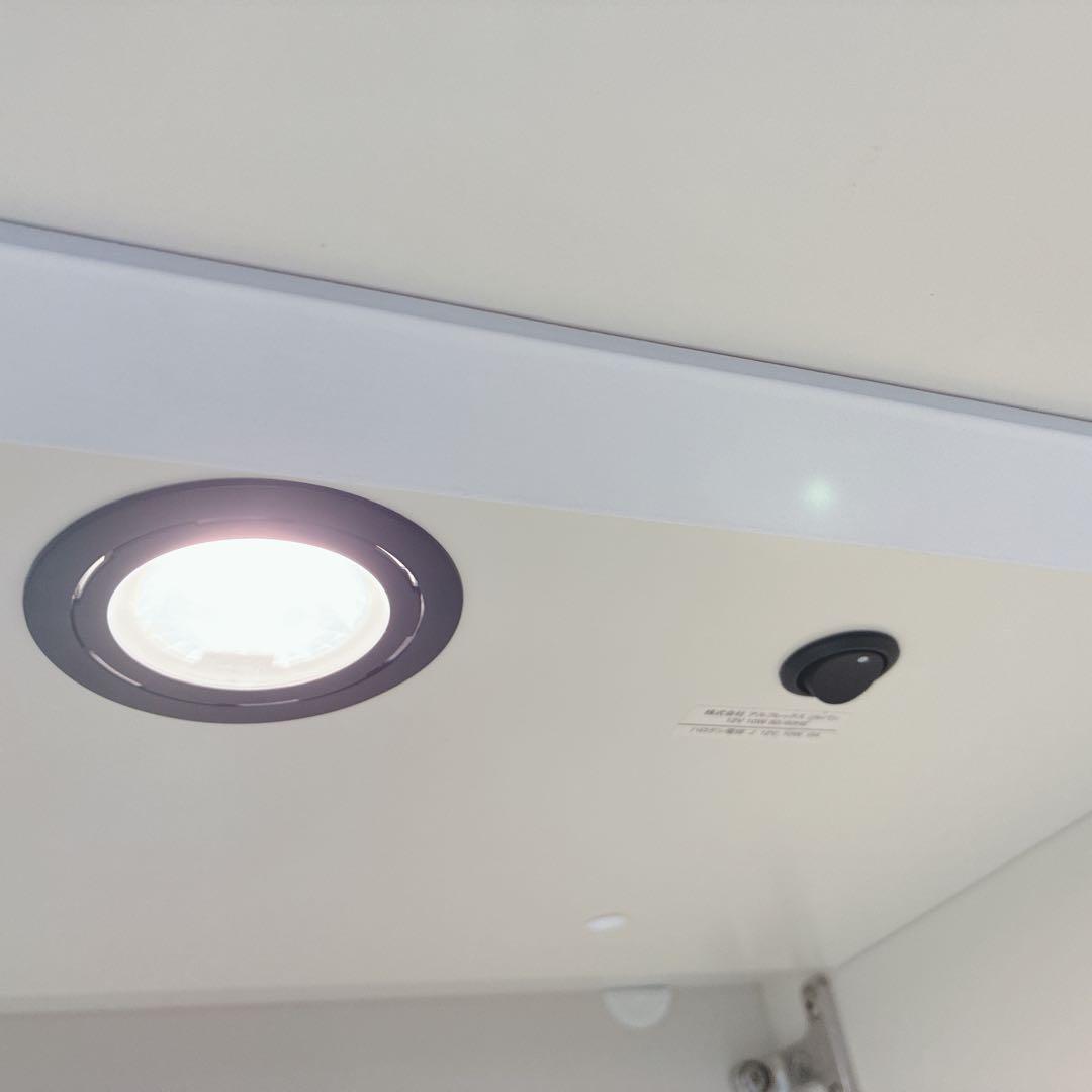 ◇大阪府 神戸市 配達料無料！arflex◇キャビネット◇ 照明付き◇ガラス扉◇