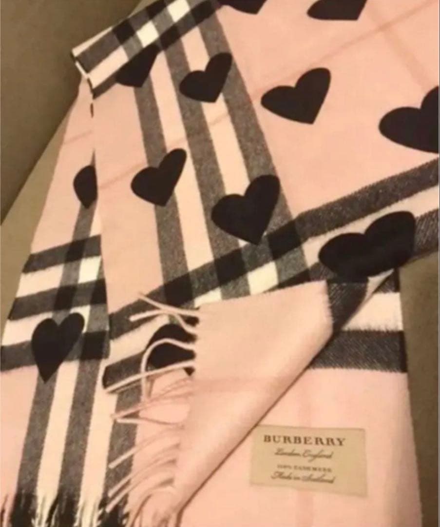 BURBERRY　バーバリー　マフラーカシミア 新品　ハートブラック　即購入OK
