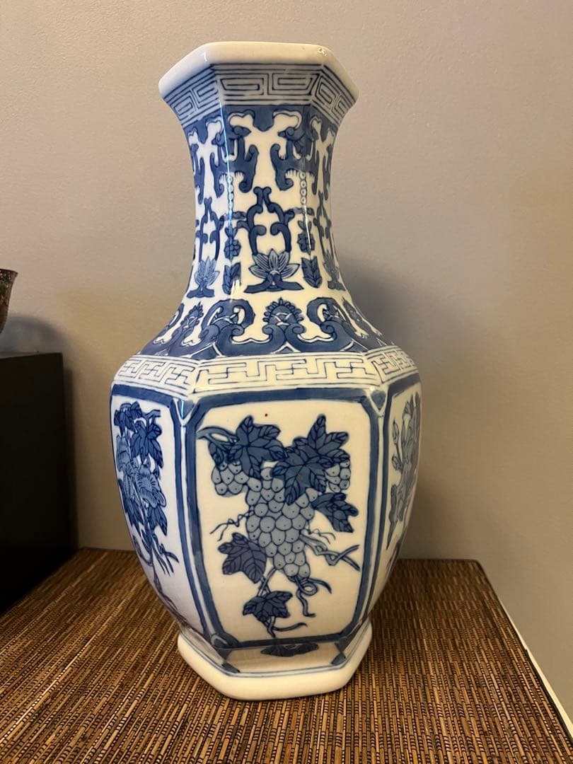 中国 染付花瓶 花器 陶器 壺 六角 葡萄 朝顔 青花☆