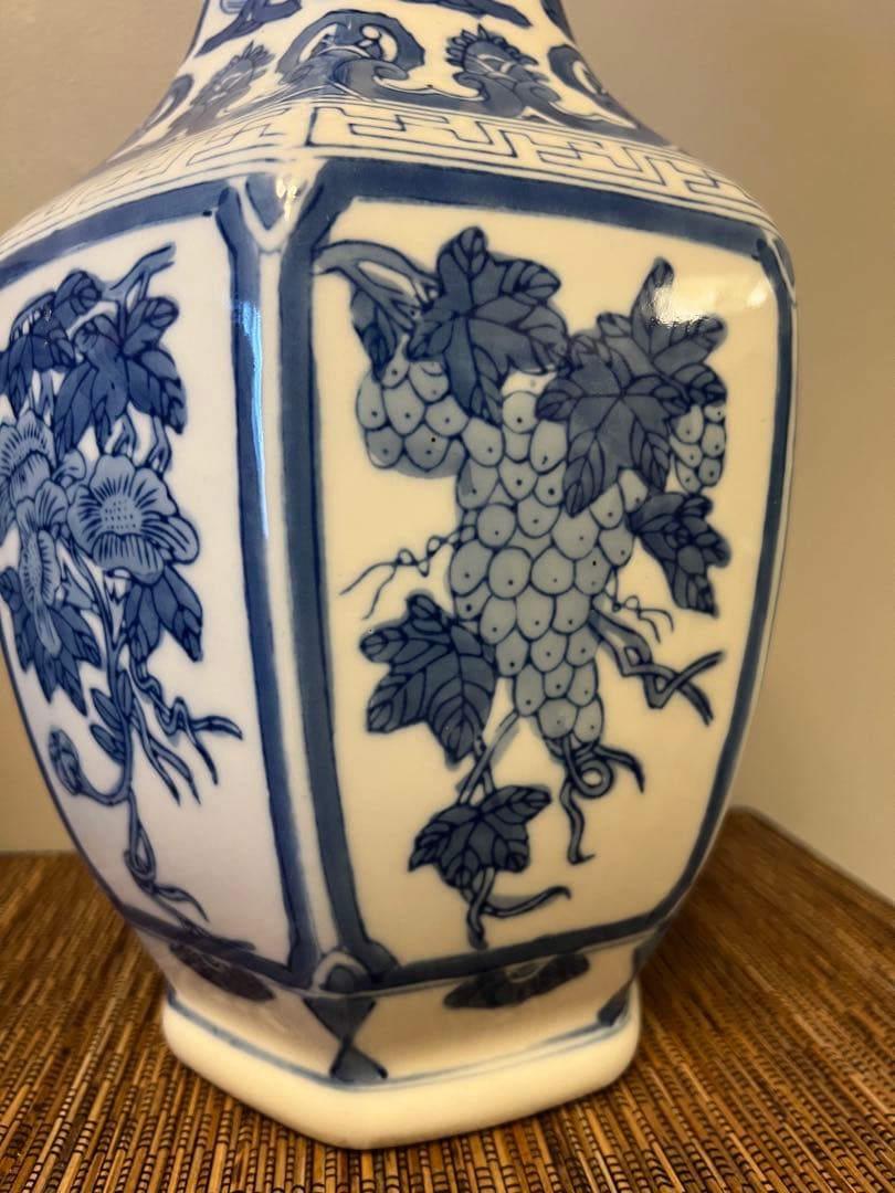 中国 染付花瓶 花器 陶器 壺 六角 葡萄 朝顔 青花☆