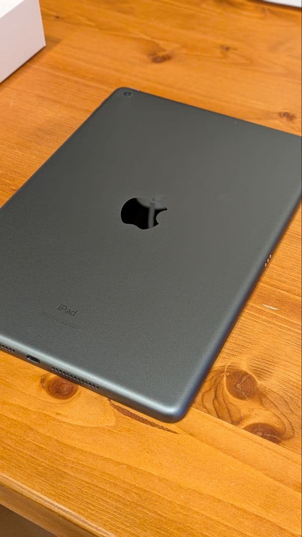 【極美品】Apple iPad 32GB (8thGen.)スペースグレー