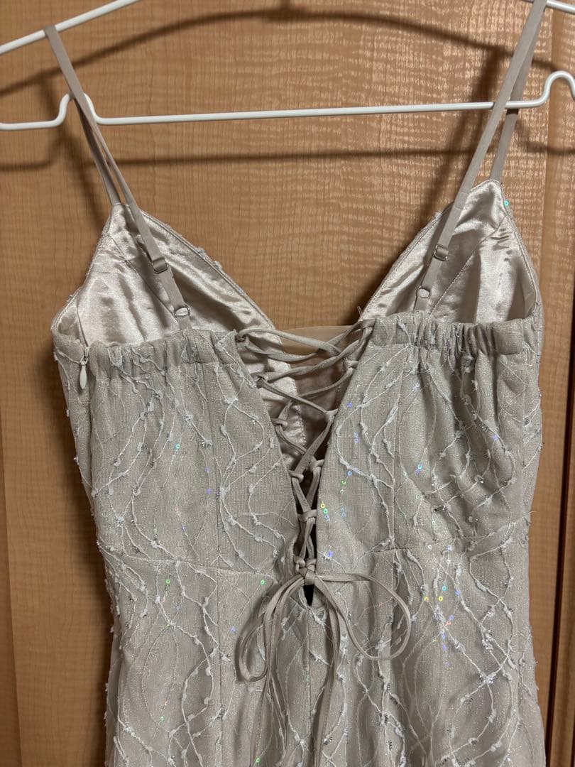 ゆ*い様 Robe de Fleurs Glossy ベージュホワイトドレス