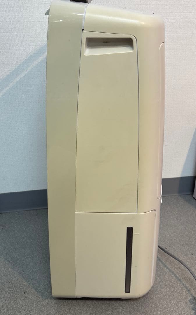 SHARP　シャープ 衣類乾燥除湿機 ‎CV-L120-W 2020年制