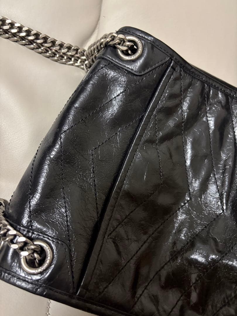 YSL ニキ ミディアム レザー ショルダーバッグ