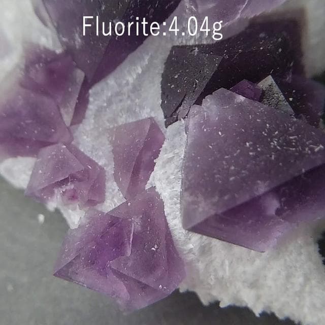 4.04g　砂糖菓子フローライト　母岩付き　鉱物標本　フローライト