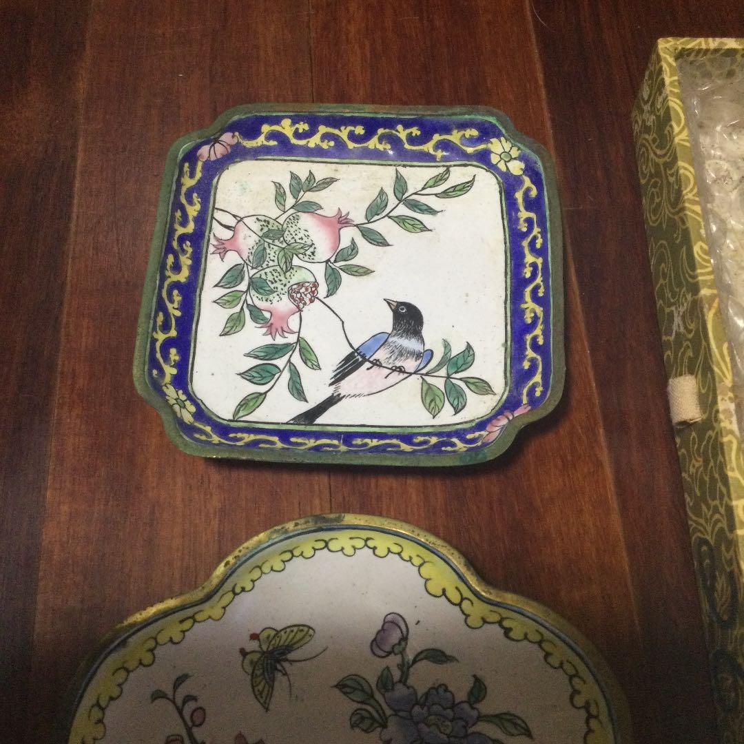 古い中国七宝焼の小皿8点、オリジナル箱付き