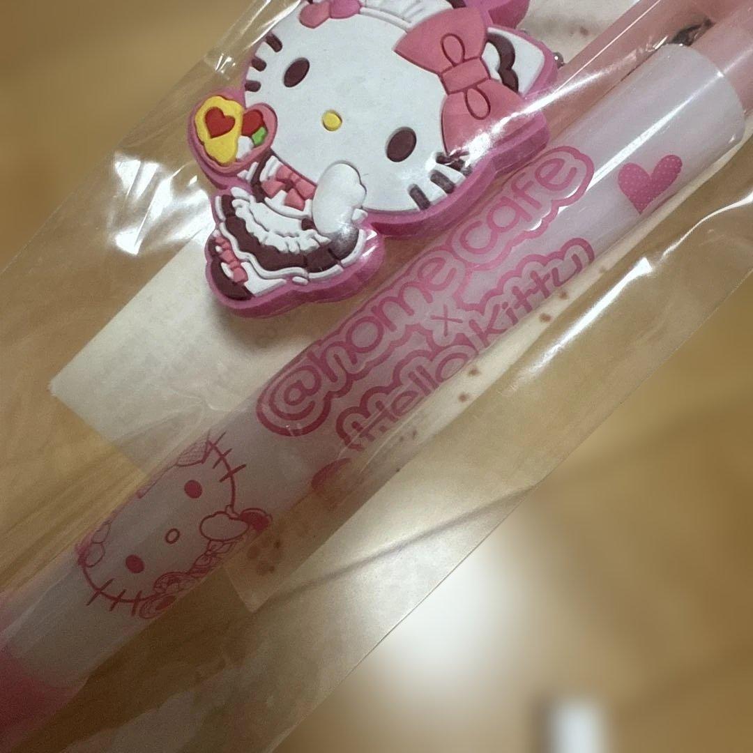 ハローキティ　あっとふぉーむかふぇ　限定ボールペン　サンリオ