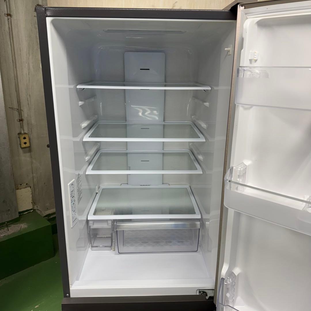 163 日立　大型冷蔵庫　300L強　小型　家庭用　右開き　3ドア　自動製氷