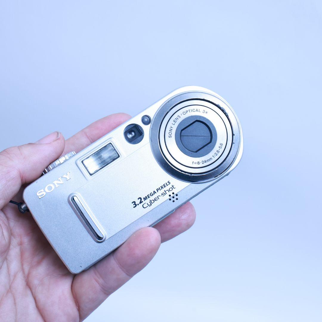 スマホ転送可 SONY P7 デジタルカメラ メモリー電池付き コンデジ