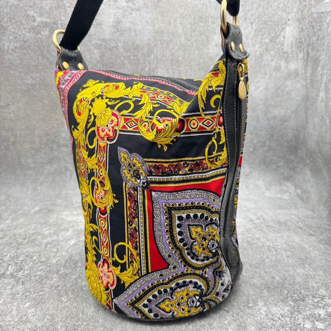 希少　VERSACE ボディバッグ　ショルダー　バロック柄　バケツ型　2way