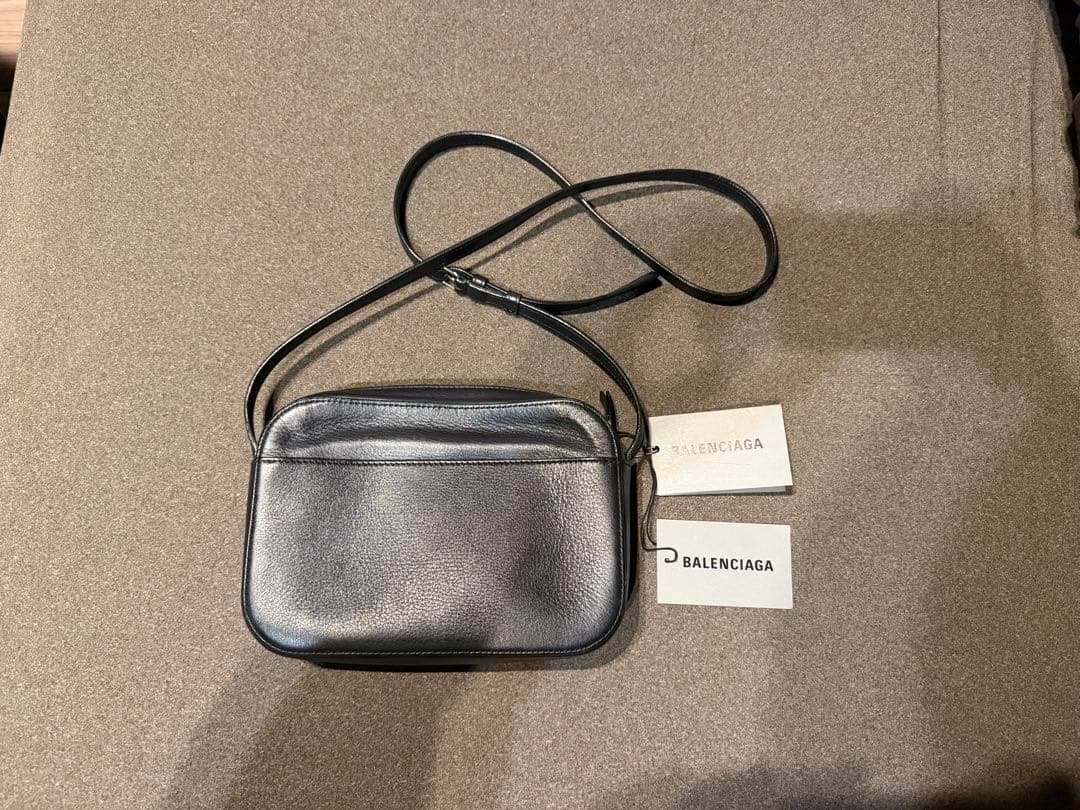 BALENCIAGA ブラックレザーショルダーバッグ　カメラバッグ