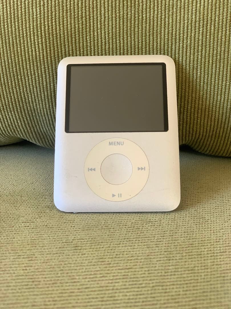 iPod classic4GB シルバー A1236 ケース付属/8GB第3世代