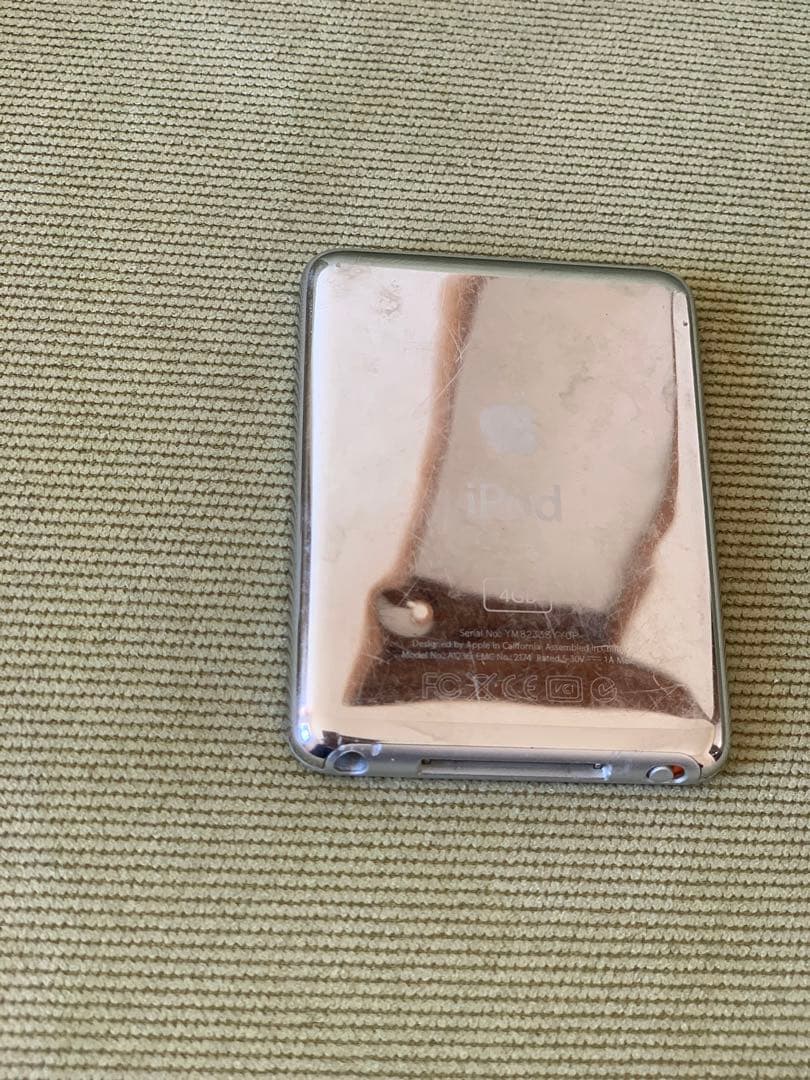 iPod classic4GB シルバー A1236 ケース付属/8GB第3世代