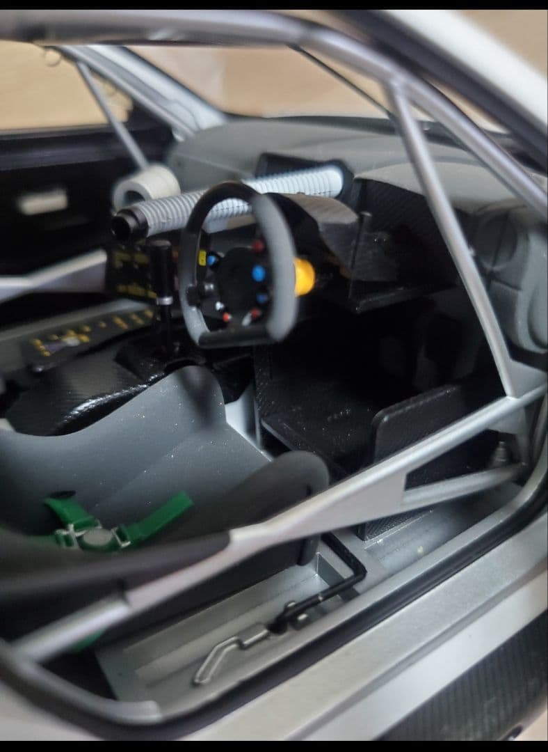 1/18 日産 GT-R FIA GT1 '10 (マット・ホワイト)