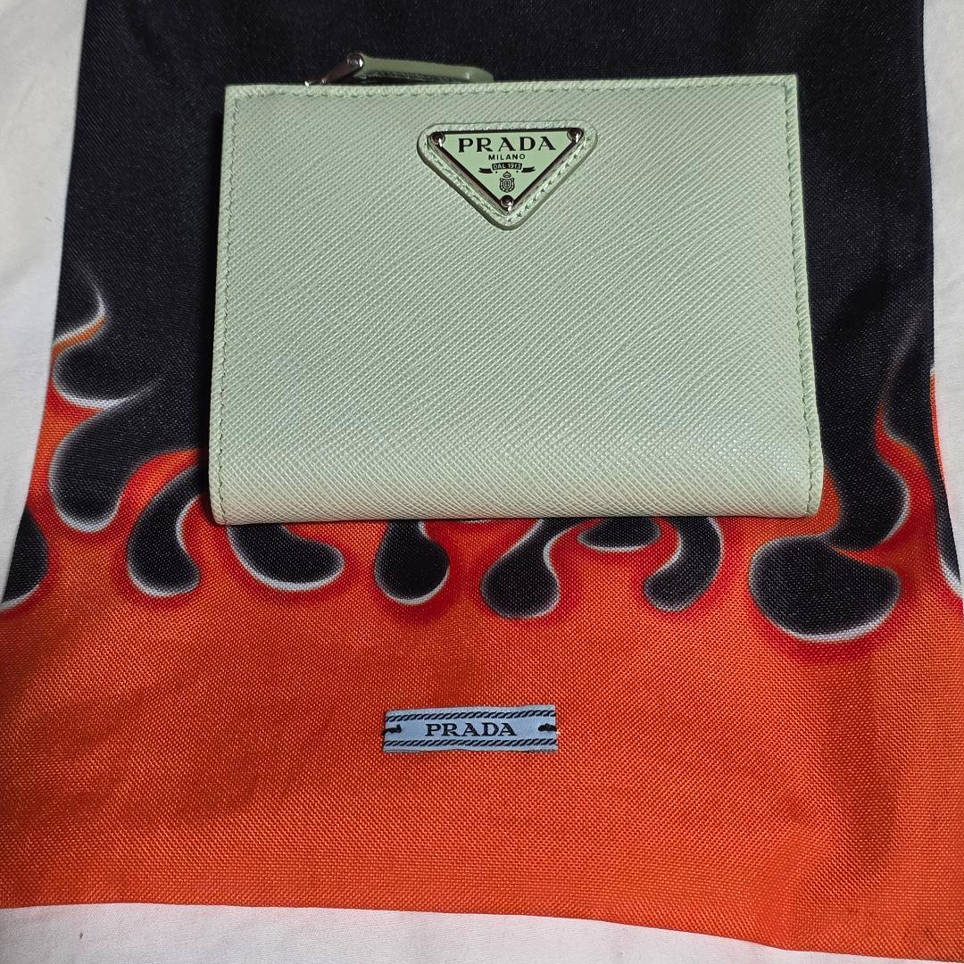 PRADA　プラダ　サフィアーノレザー　トライアングル　折財布　ミント　パステル