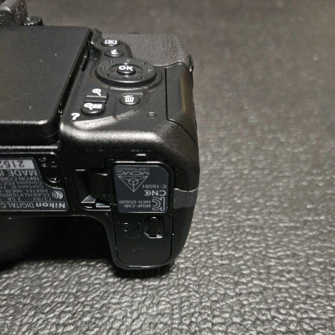 美品　Nikon　d5600　ボディ　ショット数約2600回