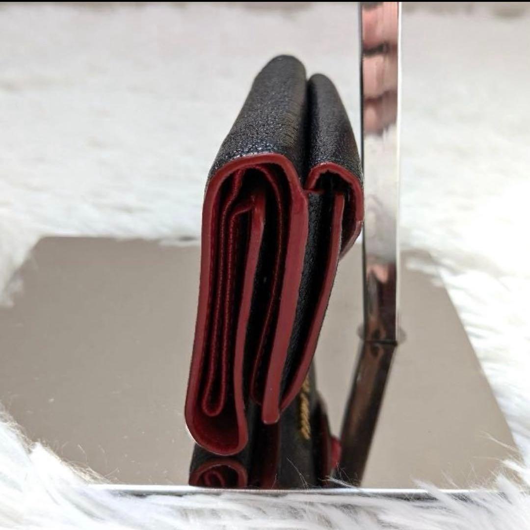 miu miu 黒 レザー 三つ折り財布 ハートモチーフ