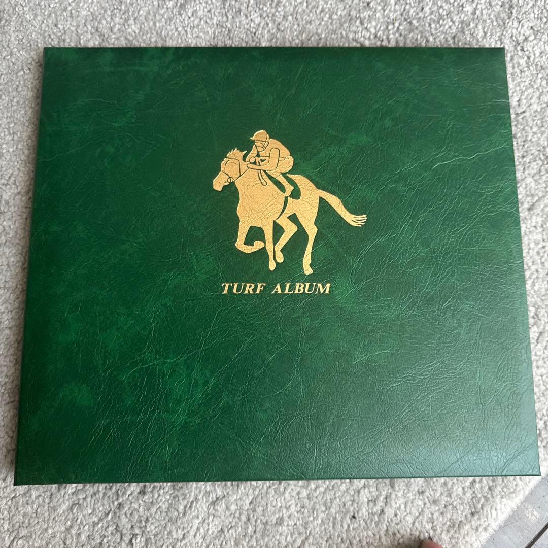 イクイノックス　22年天皇賞優勝記念アルバム　競馬