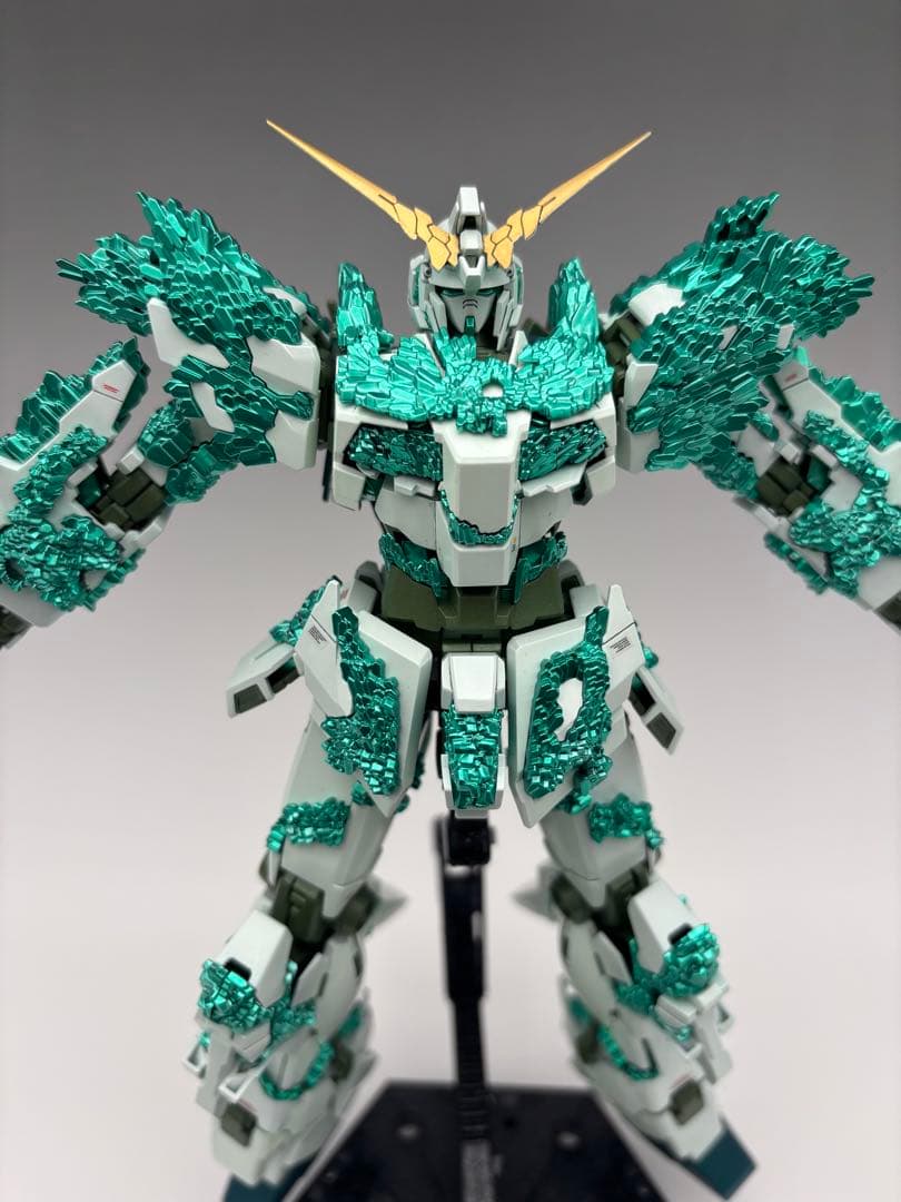 MG 1/100 ユニコーンガンダム(光の結晶体) 塗装完成品
