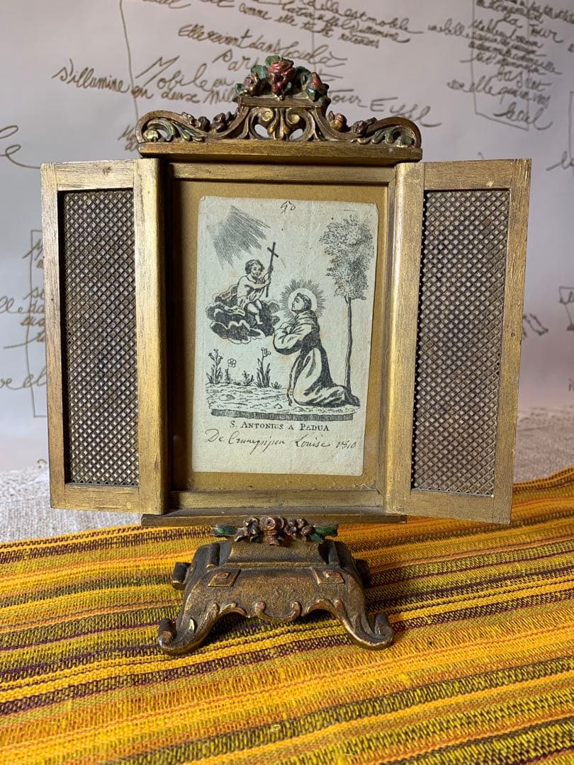 フランス製　アンティーク　レアな細かい細工の木製額立て！扉が開いて素敵です！
