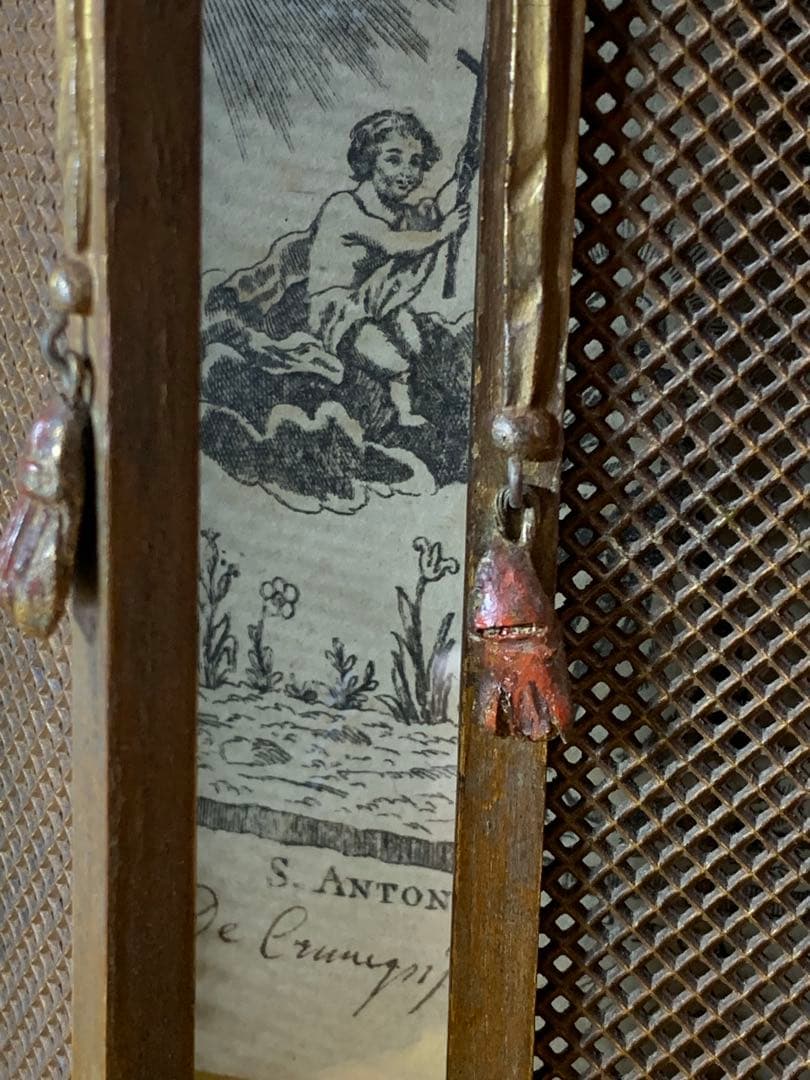 フランス製　アンティーク　レアな細かい細工の木製額立て！扉が開いて素敵です！