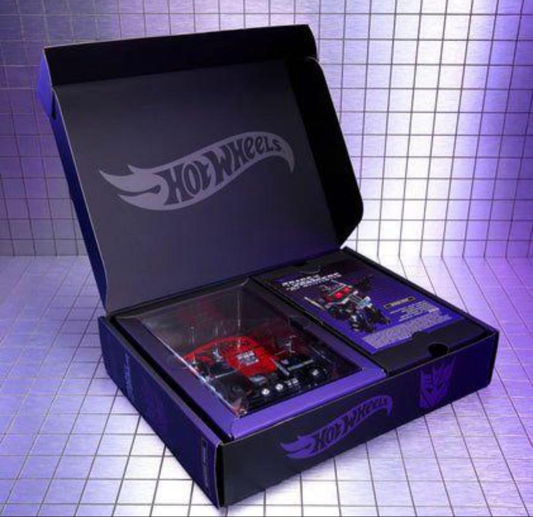 トランスフォーマーのキャラクターを再現したホットウィール 専用ボックス付き。