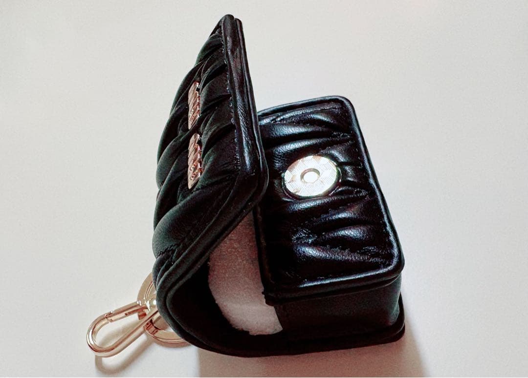 miumiu ミュウミュウ ★ マテラッセ AirPods Pro ケース 黒