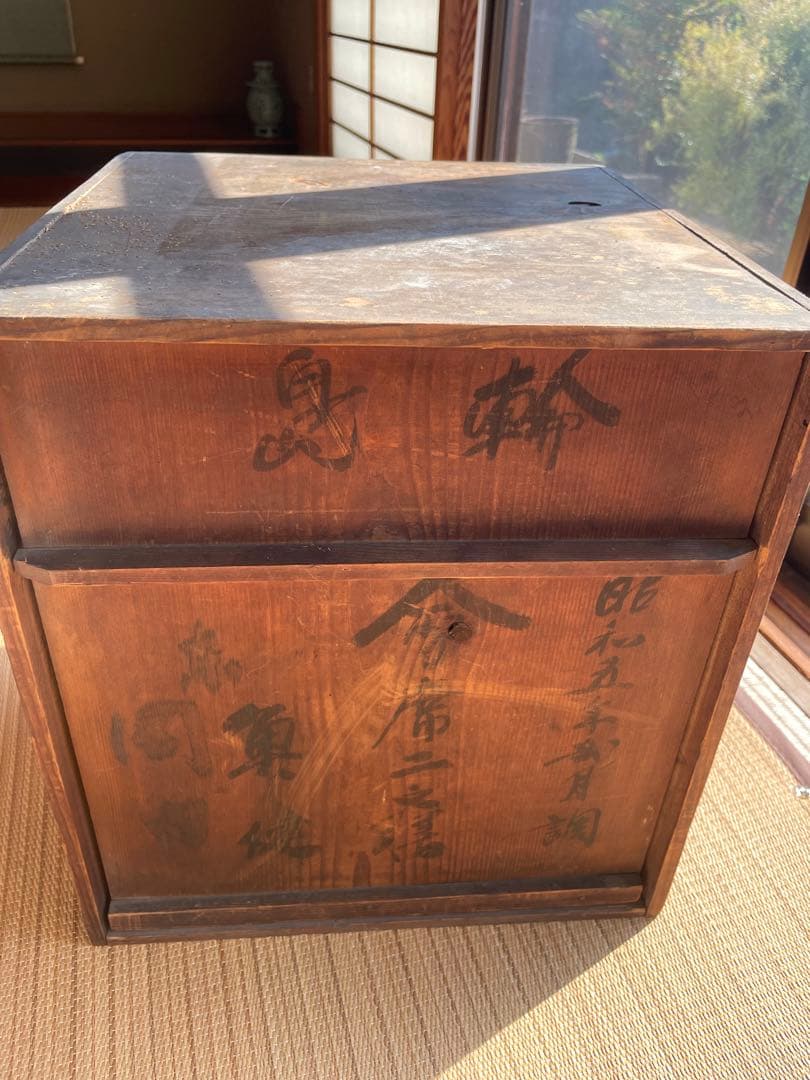 骨董品　希少　金箔装飾の黒漆塗り膳 収納箱付き　100年前