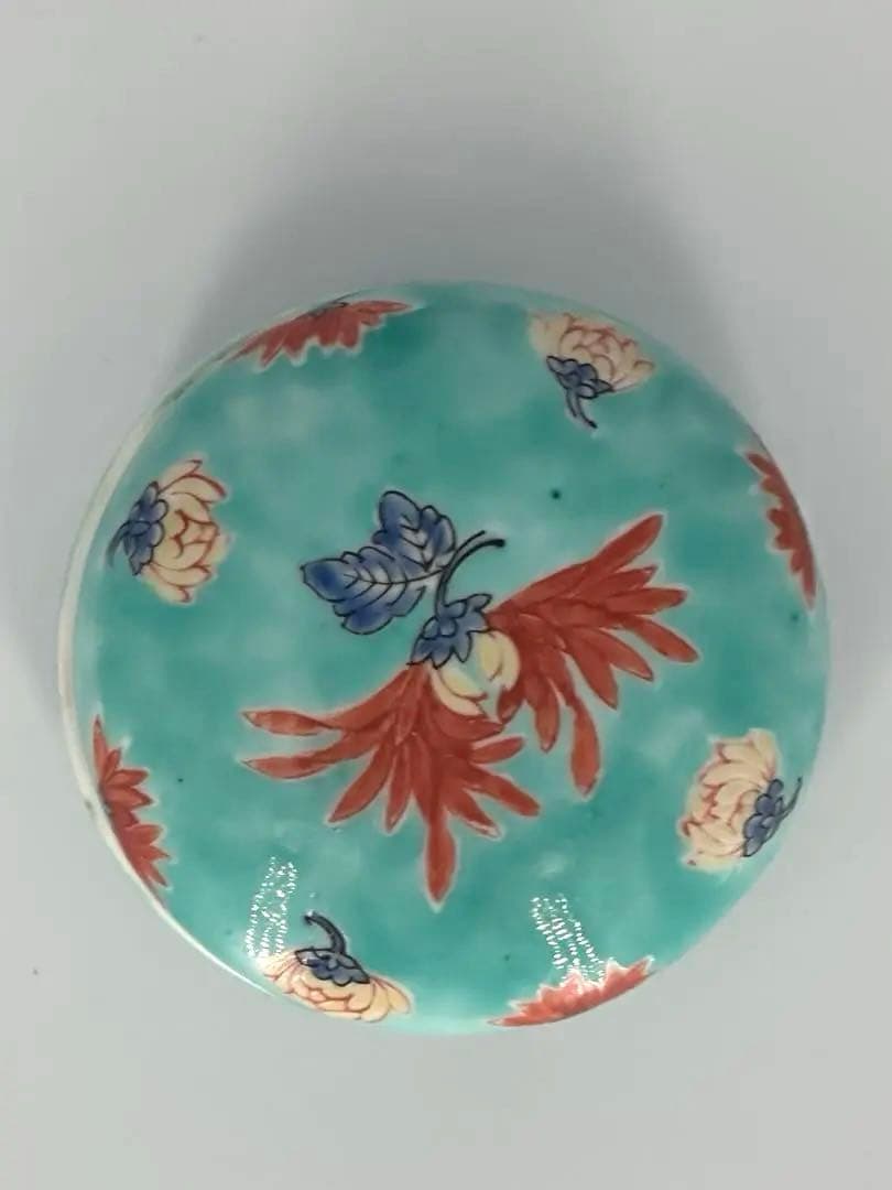 人間国宝] 十三代酒井田柿右衛門・濁手・香合・菊紋・有田焼・共箱付き