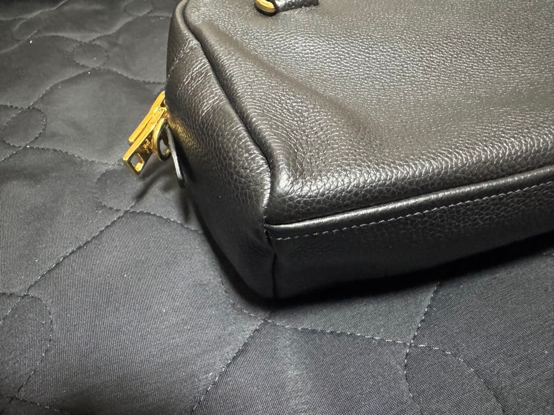 PRADA 黒 レザー ハンドバッグ