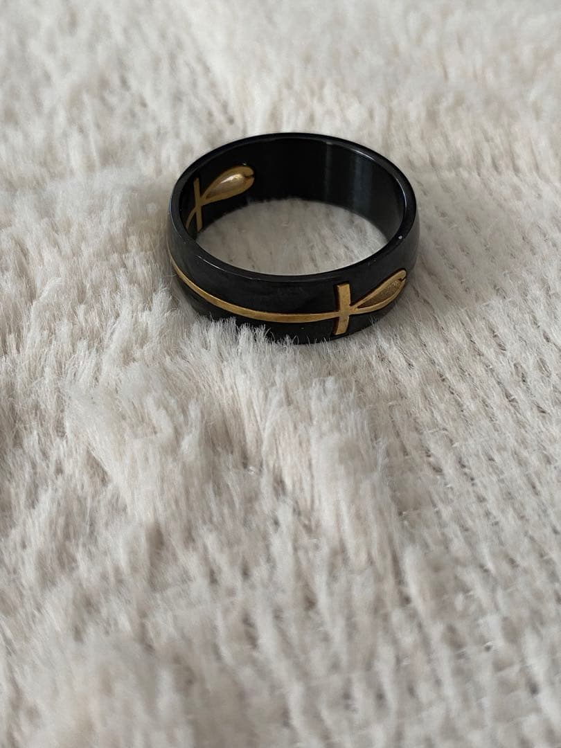d*3様 メンズ　指輪　オニキス？カーボン？金？