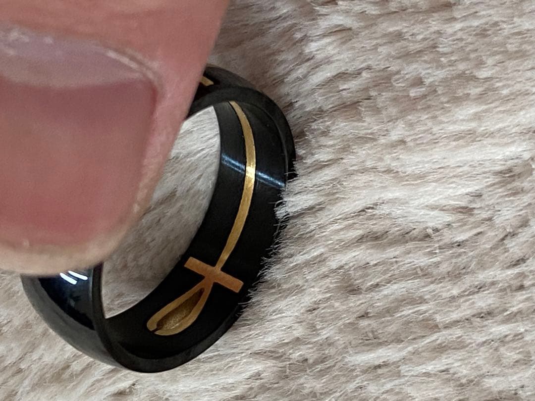 d*3様 メンズ　指輪　オニキス？カーボン？金？