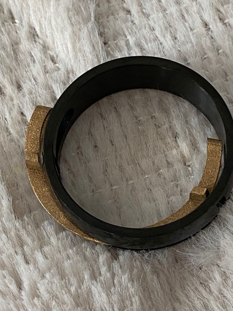 d*3様 メンズ　指輪　オニキス？カーボン？金？