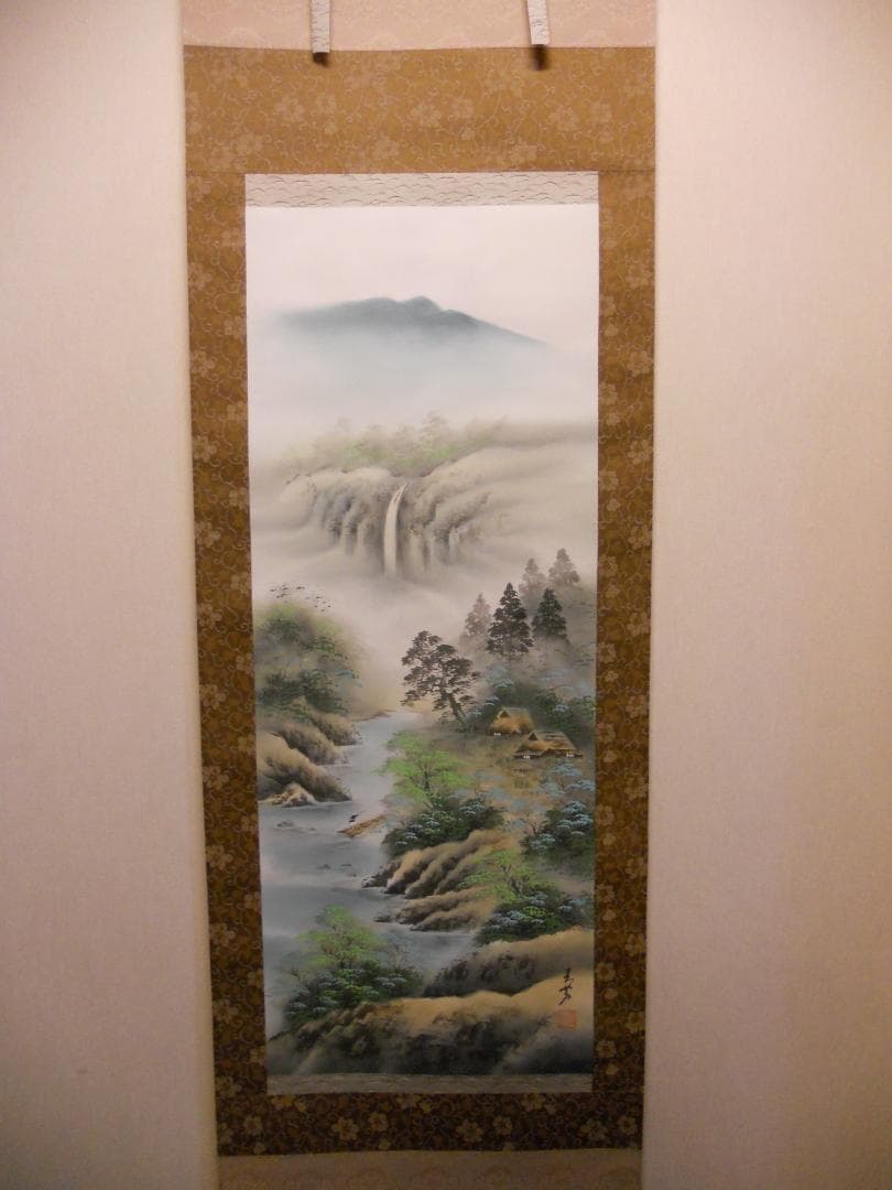 掛け軸 玉芳 彩色山水 絹本 希少 軸装 茶道具 掛軸 美品 です。