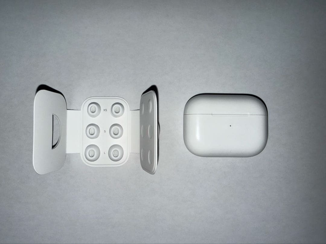 Apple AirPods Pro 2 Lightning azla付き