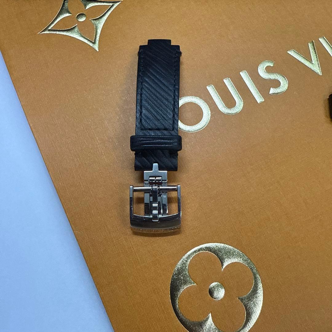現行モデル　ルイヴィトン　時計　ベルト　エピ　最新のバックル付き