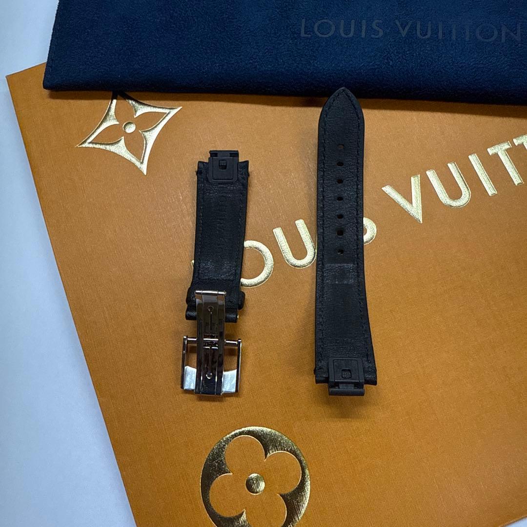 現行モデル　ルイヴィトン　時計　ベルト　エピ　最新のバックル付き