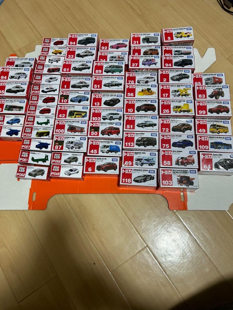 トミカ47台、ポケットトミカ17台計64台セット3点のみ開封他未開封！